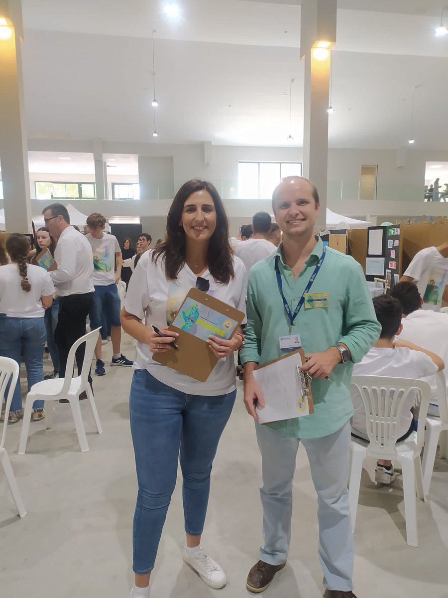 PepeApple's tweet photo. Fue un placer asistir ayer como evaluador a la primera Feria de la Ciencia de Lora del Río #FECIME Me lo pasé genial rodeado de tantos futuros científicos, que pusieron muchas ganas y esfuerzo en sus proyectos. Enhorabuena a todos y a la organización! https://t.co/Ze4O4rFz35