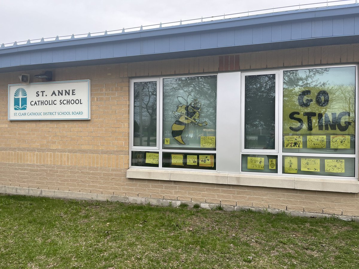 SOrrange5's tweet photo. @StAnneSCS cheering on the Sarnia Sting @StingHockey as they advance to round three! Go sting go 🐝 https://t.co/dOkqjRSMJ0