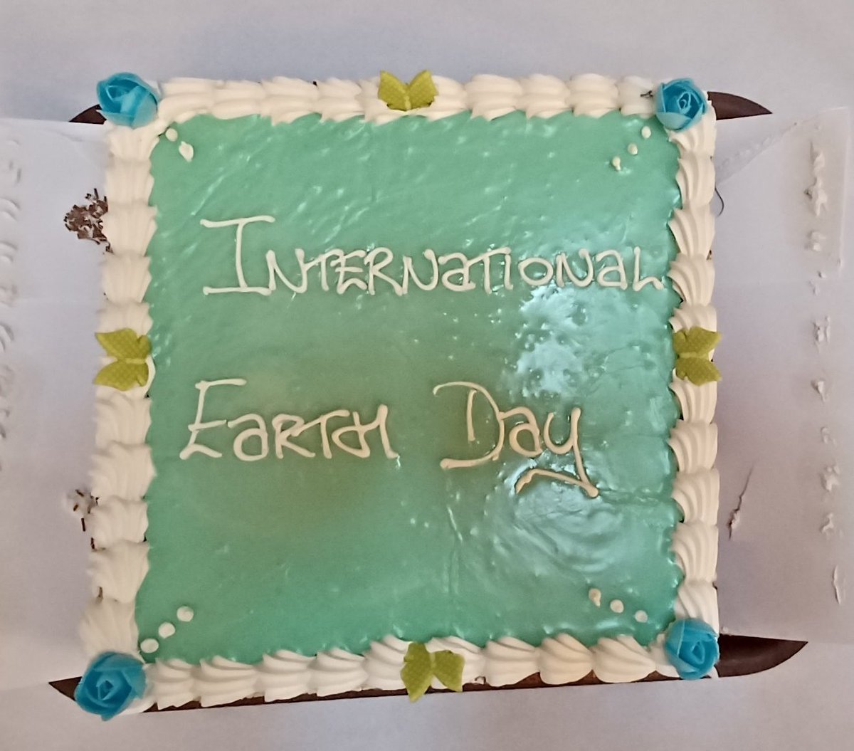 KarenDouglas_NI's tweet photo. On #EarthDay I was delighted to join families from our Borough, https://t.co/G685qM6wJP, Polish Saturday School, Polish Consul General Mr Stus & @ANDborough Chief Executive to plant a tree in #CastlePark we enjoyed some tea and cake in the Chamber after #WeAreOne #Stand4Trees π² https://t.co/lmgrkiCwgY