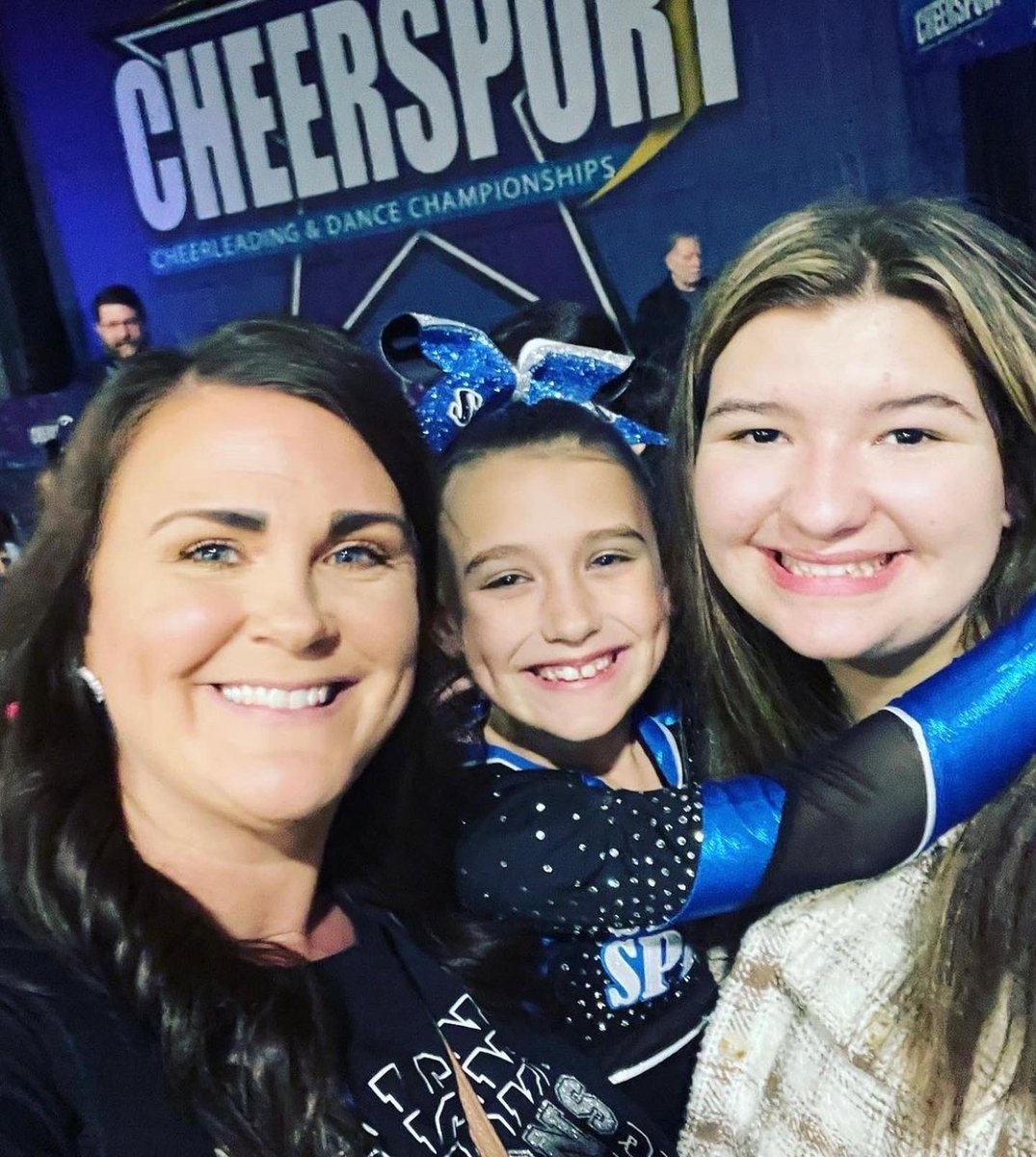 turf_hewitt's tweet photo. Happy 40th Birthday to my young and amazing wife @MrsHewittSFHS ! I love you and hope your day is as magical as you are to me and the girls! There is no one I would rather spend the rest of life with than you especially since you keep me young!! https://t.co/rIrdgCU8Sz