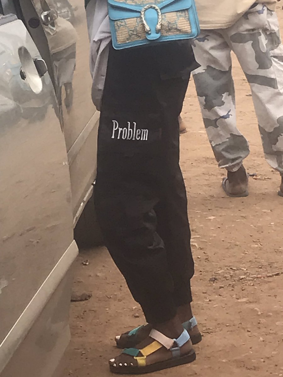 Ademitolu's tweet photo. Make pesin dey wear problem https://t.co/QI6KQNiDwo