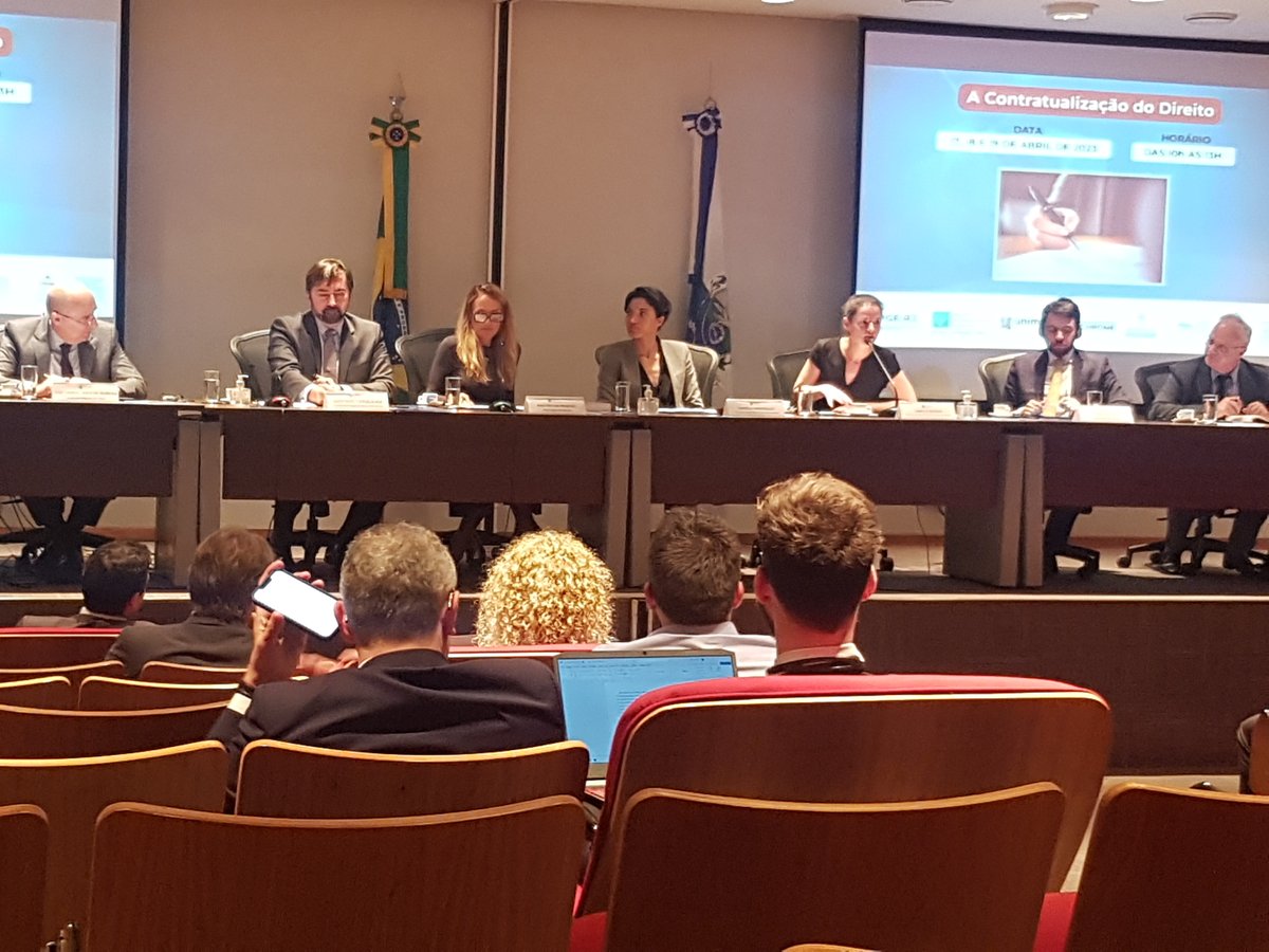 CIEC_ICCS's tweet photo. Intervention de Camille Reitzer, SG adjointe de la CIEC, lors du colloque "La contractualisation du droit", organisé par la @legiscompare et par le bureau du Procureur général de l'Etat de Rio de Janeiro les 17, 18 et 19 avril. https://t.co/l93hftKO9L