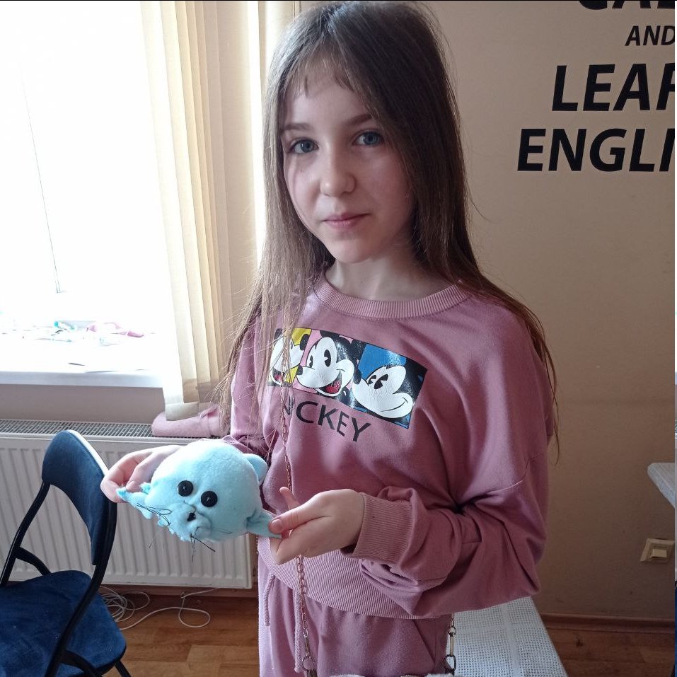 These small girls were happy to make their first #chonky #seal at the master class in Dobre Sertse!

Make your contribution: 
PayPal gvatran@ukr.net - victory 

#UkraineRussianWar #Ukraina #handmade #Refugees #Kinder #Children #childrensart