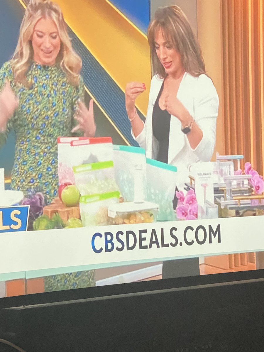 Another day of peddling schlock at #cbssaturday through #cbsdeals. #embarrassing. #lowstandards  #coverastory instead!