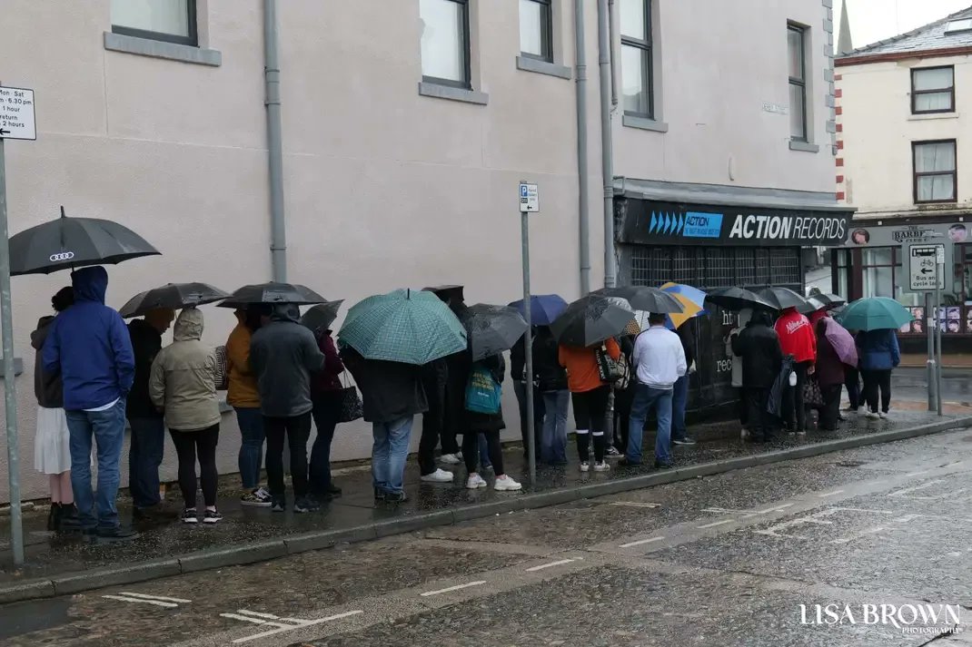 Music fans braved the rain this morning to queue for @recordstoreday outside @ActionRecords in Preston. It was fantastic meeting a few. Here's a small selection of photos, read an article on @blogpreston later today.  #RecordStoreDay2023
© Lisa Brown Photography