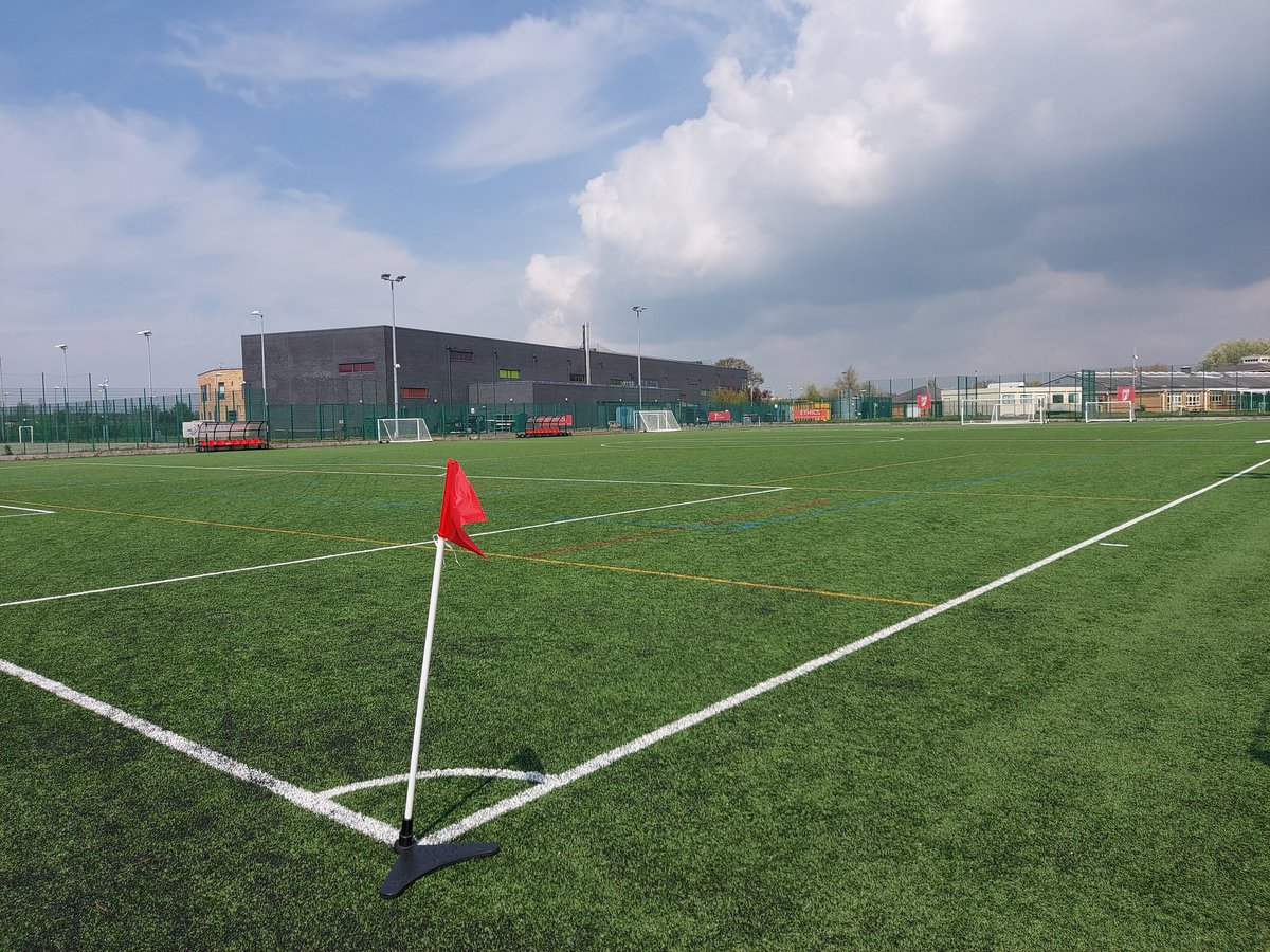 HeswallFC_'s tweet image. Pitch looks great and the sun is shining, perfect for a game of football. Tough game against a very good side, Let's do this Heswall 💛💙⚽️🚍⚽️💛💙
#3togo #9finals #stayinup