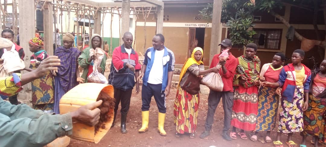 CommuneGASHIKA2's tweet photo. Kur. Uyu wa 22.4.2023 ibikorwa vy iterambere rusangi muri @CommuneGASHIKA2 @NgoziProvince vyokorewe ahariko hubakwa inzu y amanama.Musitanteri agahamagarira abenegihugu arongoye kubandanya bavyitabira
@MininterInfosBi 
@NgoziProvince
@ntacemmanuel https://t.co/JyjEnwiSK4
