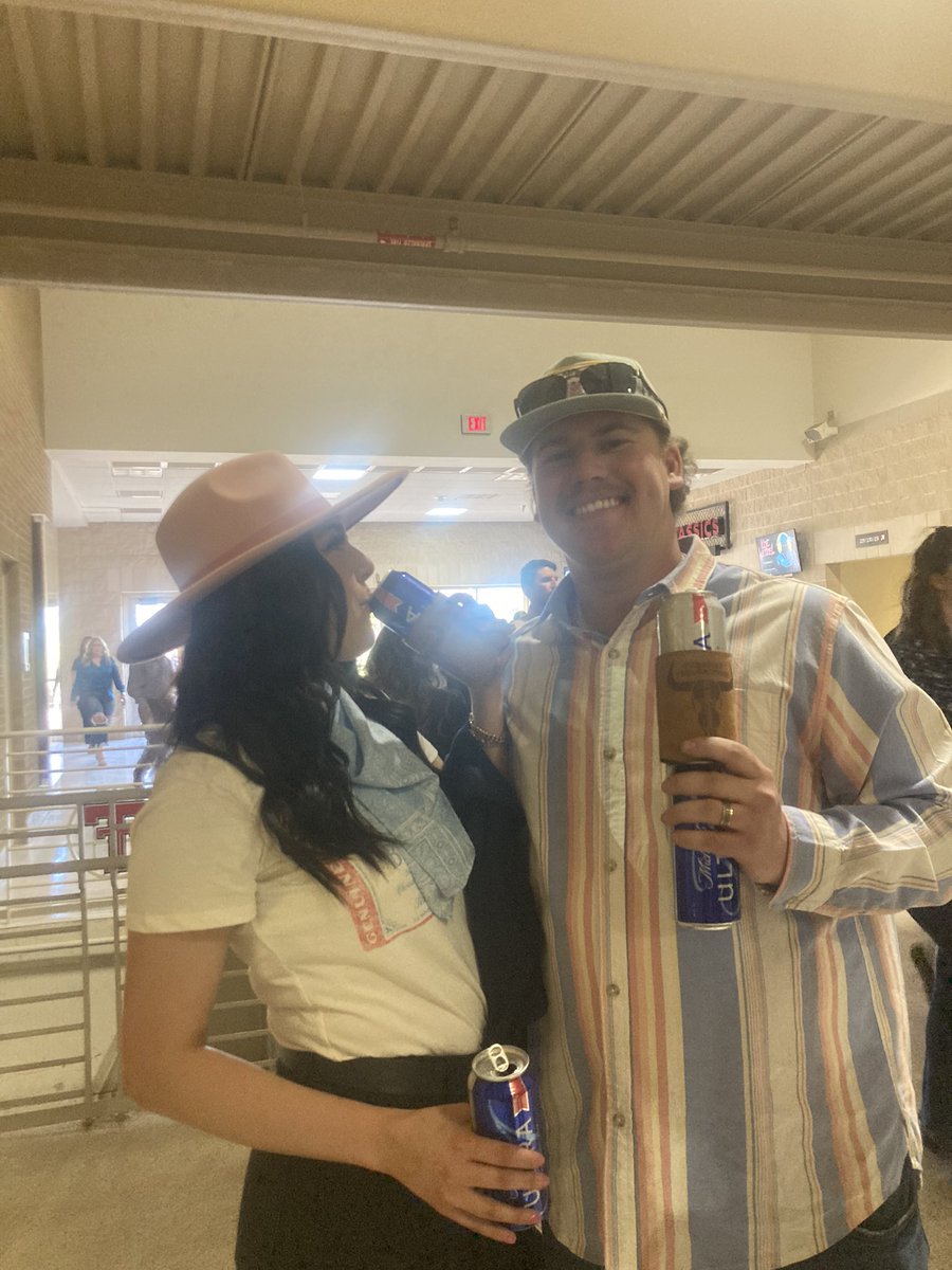 EmilyESanders2's tweet photo. Turnpike❤️ https://t.co/iNSCCKSyrC