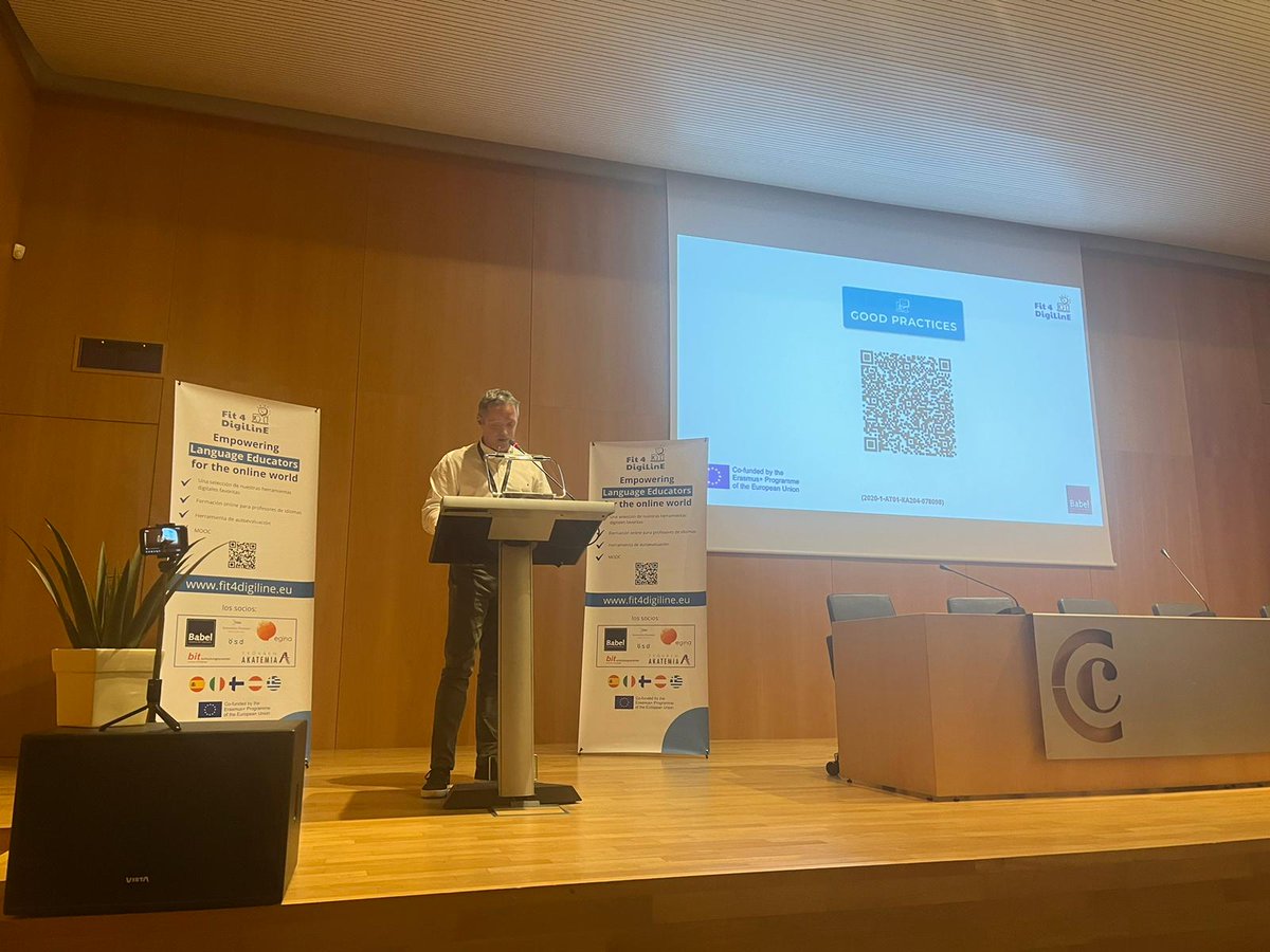 ACEIAndalucia's tweet photo. #Idiomas #InteligenciaArtificial #Granada 
Gracias a todas las personas que nos acompañaron en la Jornada “Programando el Futuro”, que tuvo lugar en la @CCGranada  y gracias 🙏a #ProyectoFit4DigilinE y @ExamsGranada, por su colaboración 📸📸https://t.co/Qqc10gif1L https://t.co/hN9trQd7uv