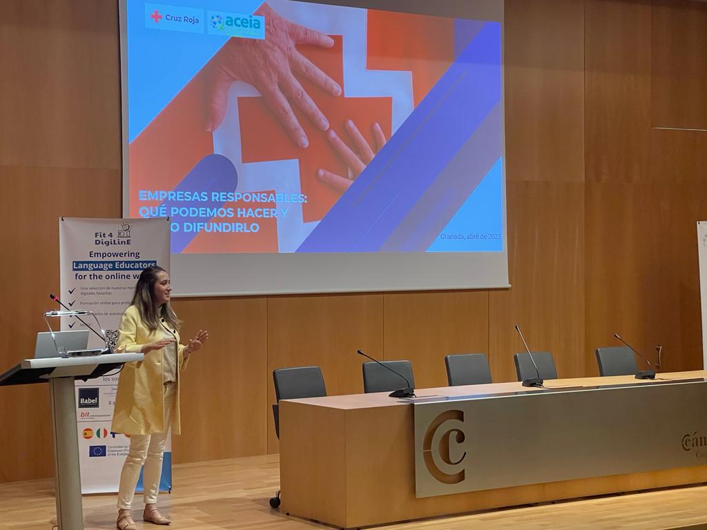 ACEIAndalucia's tweet photo. #Idiomas #InteligenciaArtificial #Granada 
Gracias a todas las personas que nos acompañaron en la Jornada “Programando el Futuro”, que tuvo lugar en la @CCGranada  y gracias 🙏a #ProyectoFit4DigilinE y @ExamsGranada, por su colaboración 📸📸https://t.co/Qqc10gif1L https://t.co/hN9trQd7uv