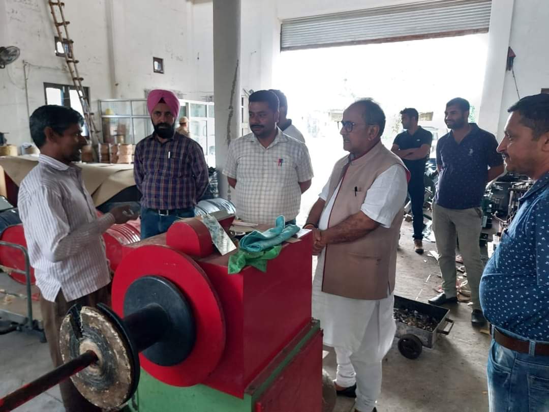 Visited Transformer Repair Workshop in Dewal, #Billawar .
This Workshop is functional from last one year having a capacity of repairing 25-30 transformers a day covering areas of Tehsil Billawar ,Bani, Basohli, Mahanpur, Hiranagar, Ramkote & Kathua respectively.