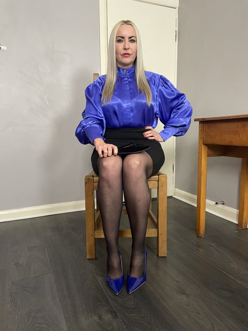 Over my knee for a good slipper 🥿 spanking! In a classic silk blouse and pencil skirt with stockings