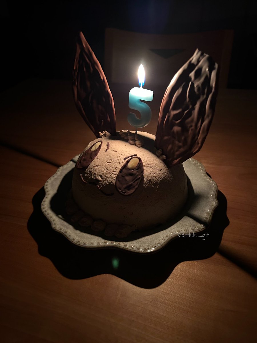 rkk_glt's tweet photo. イーブイちゃん大好きな息子がお誕生日ケーキはイーブイのお顔を食べたい！ということで作った！チョコの耳も無事立ってよかった〜！
初ドームケーキも崩れずにできてよかった！誕生日おめでとう！！
#ポケモン #イーブイ #手作りお菓子 #cotta #コッタ https://t.co/gf6F10qzhC
