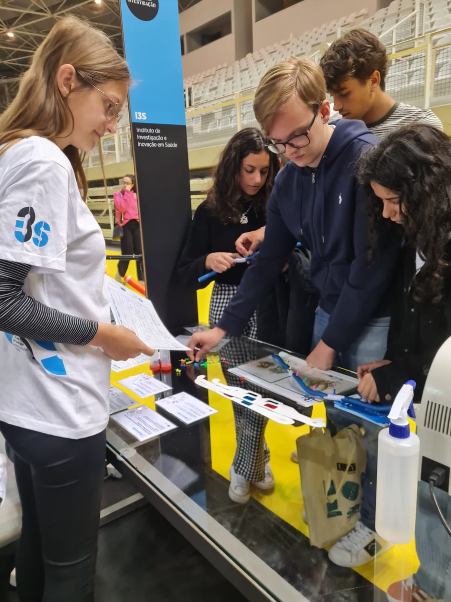 Our #PhasAGEambassador is at #MostraUP showcasing the best of our research to future researchers! 
Find us at <a href="/i3S_UPorto/">i3S-Instituto de Investigação e Inovação em Saúde</a> station and discover more about our project! 
#scicomm <a href="/UPorto/">Universidade Porto</a>