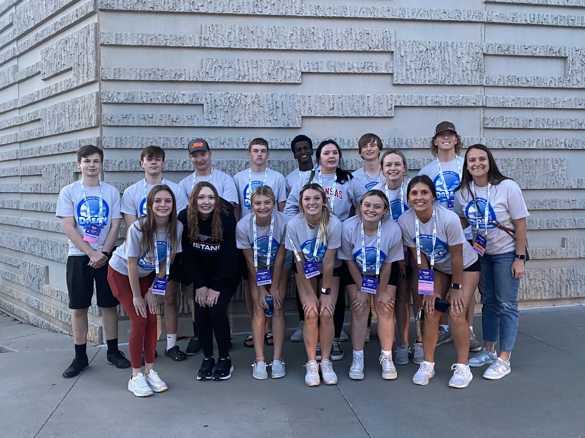 STJfbla's tweet photo. This week we had 20 members who were able to compete, network, learn, and making lots of great memories in Springfield at the Missouri State FBLA Leadership Conference. I’m super proud of all of these kids! #StjFBLAsuccess @stjKristinLorts  @STJ_Activities @STJSchools https://t.co/gUIFWUS4IQ