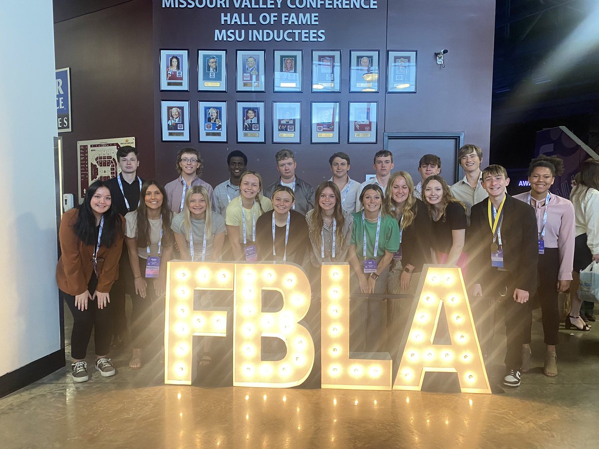 STJfbla's tweet photo. This week we had 20 members who were able to compete, network, learn, and making lots of great memories in Springfield at the Missouri State FBLA Leadership Conference. I’m super proud of all of these kids! #StjFBLAsuccess @stjKristinLorts  @STJ_Activities @STJSchools https://t.co/gUIFWUS4IQ