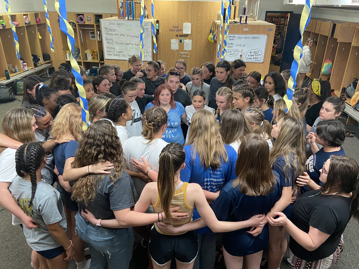 LadyGalesCC's tweet photo. Best part of Fulton Relays….. Senior Huddle https://t.co/zP6o5W0xCU