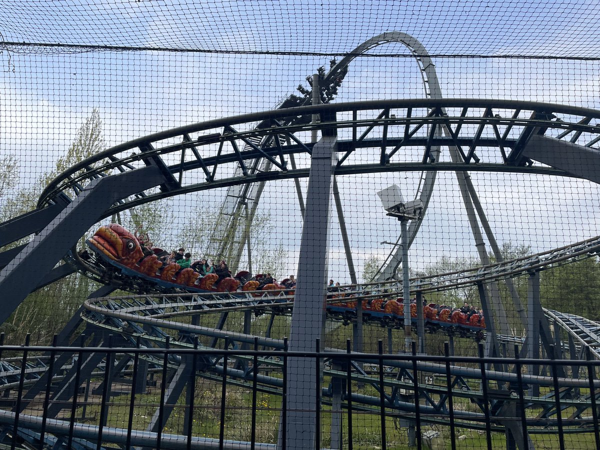Magiklegz's tweet photo. @THORPEPARK thought I’d help you out, it’s a tricky thing to work out! But the queues would be a lot shorter if you filled rides…. 8 empty seats on flying fish!!!! https://t.co/MYOKNY8iry