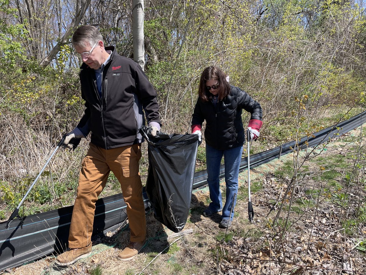 MassEMA's tweet photo. MEMA staff celebrated #MAEarthWeek by volunteering to clean up an area around the athletic fields at Fuller Middle School in @Framingham_MA – a short walk from MEMA HQ. Clearing trash will help protect the environment &amp; keep this new facility looking great!🌎@EOPSS @MassGovernor https://t.co/OSEGLMPB17