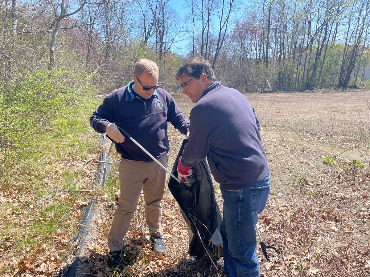 MassEMA's tweet photo. MEMA staff celebrated #MAEarthWeek by volunteering to clean up an area around the athletic fields at Fuller Middle School in @Framingham_MA – a short walk from MEMA HQ. Clearing trash will help protect the environment &amp; keep this new facility looking great!🌎@EOPSS @MassGovernor https://t.co/OSEGLMPB17