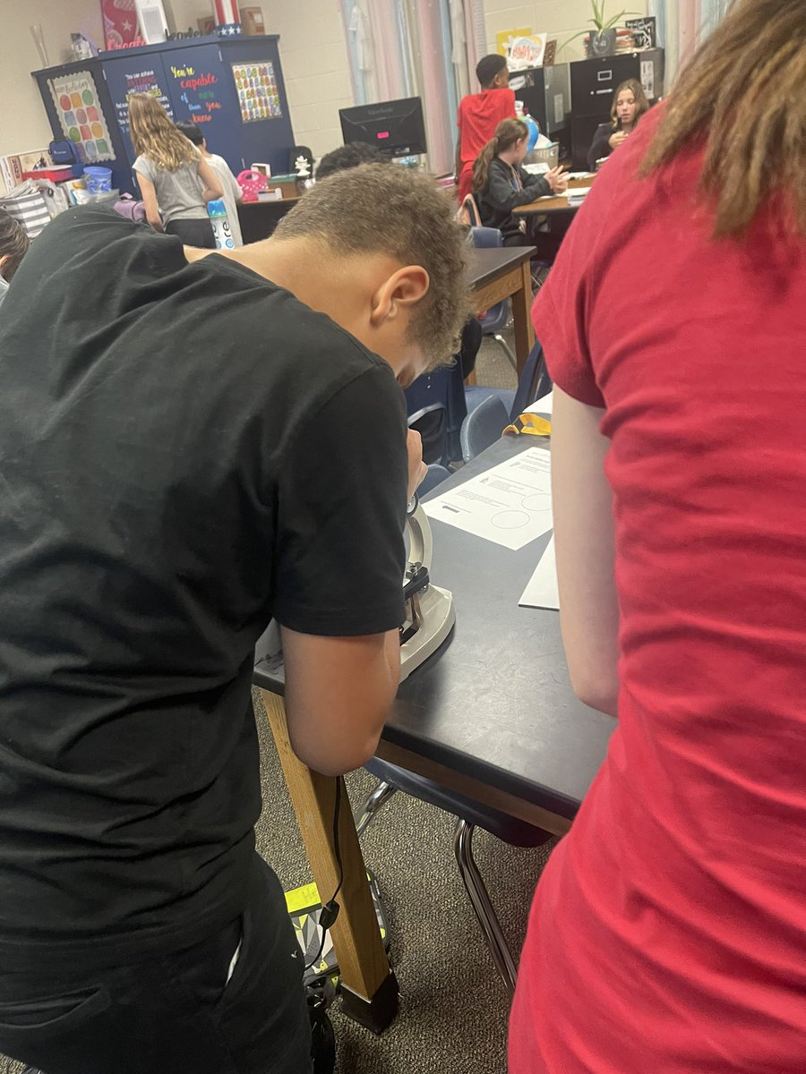 sciencewithcobb's tweet photo. This weeks pond water lab 🧫 🔬👩🏻‍🔬 @ConroeISD @vogeltexans https://t.co/TLDILSFakb