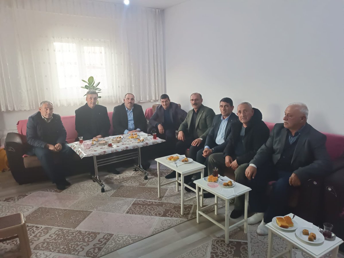 KarakasSabit's tweet photo. #Killik Köyümüzdeyiz 

SKM Başkanımız Muhammed Görgün  ve AK Parti İlçe Başkanımız Zahit Dogan ile Birlikte,  Köyümüzü Ziyaret Ederek, Hemşehrilerimizin Bayramlarını Tebrik Edip, Cumhurbaşkanımızın Selamlarını İlettik.
#DoğruZaman #DoğruAdam https://t.co/4aScx6Z4Nl