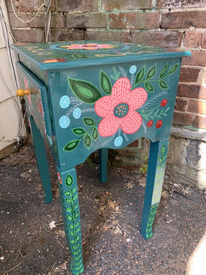 FriendInc's tweet photo. Take a look at our final reveal this week – Kathleen Walck's incredible furniture flip! 🛋️🎨  You can support Kathleen in the Friendly Furniture Flipper Challenge by purchasing tickets or making a donation using this link: https://t.co/kPPHg8RTnv

https://t.co/JTXz18TnnB https://t.co/KeRgi9vZIb