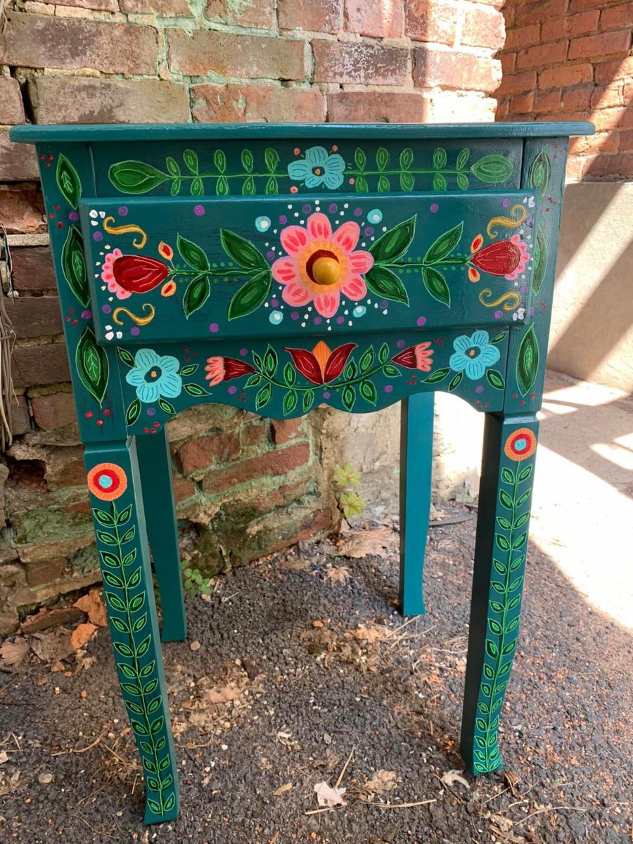 FriendInc's tweet photo. Take a look at our final reveal this week – Kathleen Walck's incredible furniture flip! 🛋️🎨  You can support Kathleen in the Friendly Furniture Flipper Challenge by purchasing tickets or making a donation using this link: https://t.co/kPPHg8RTnv

https://t.co/JTXz18TnnB https://t.co/KeRgi9vZIb
