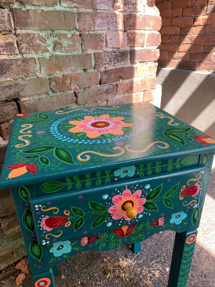 FriendInc's tweet photo. Take a look at our final reveal this week – Kathleen Walck's incredible furniture flip! 🛋️🎨  You can support Kathleen in the Friendly Furniture Flipper Challenge by purchasing tickets or making a donation using this link: https://t.co/kPPHg8RTnv

https://t.co/JTXz18TnnB https://t.co/KeRgi9vZIb