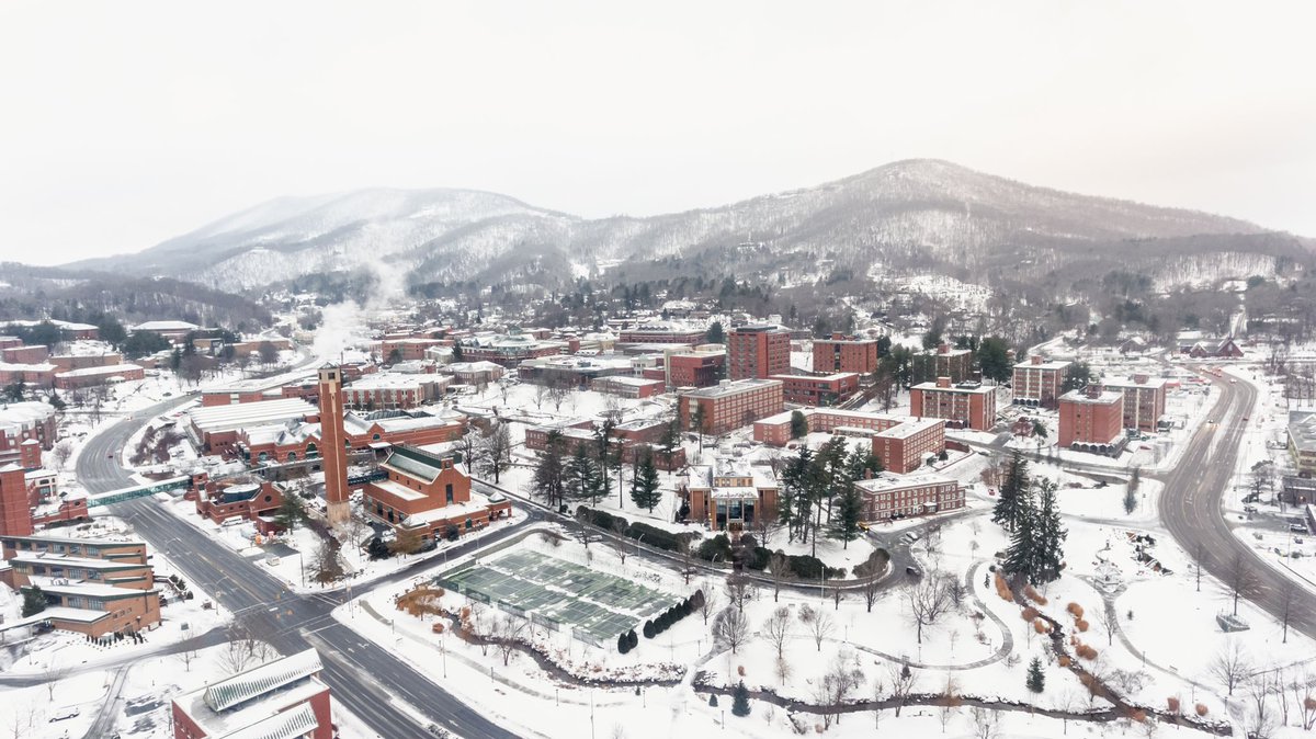appstatesports's tweet photo. 📍 “𝐍𝐞𝐬𝐭𝐥𝐞𝐝 𝐢𝐧 𝐭𝐡𝐞 𝐬𝐩𝐥𝐞𝐧𝐝𝐨𝐫 𝐨𝐟 𝐭𝐡𝐞 𝐁𝐥𝐮𝐞 𝐑𝐢𝐝𝐠𝐞 𝐌𝐨𝐮𝐧𝐭𝐚𝐢𝐧𝐬”

Happy Earth Day, #AppNation ⛰️ https://t.co/bmTuPTCQQw