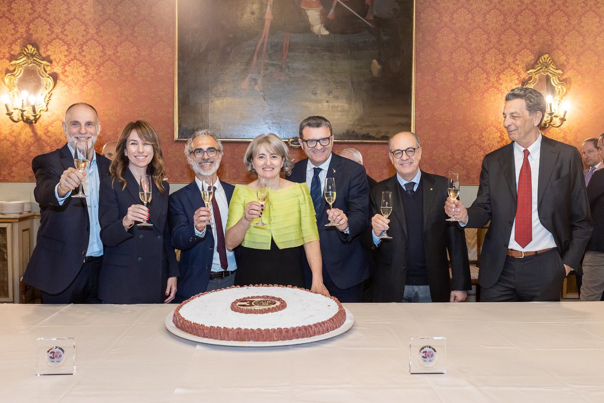 giamma71's tweet photo. Ho festeggiato con piacere i 30 anni del Consorzio dell’#AcetoBalsamicoDiModena. Una realtà che ammiro per il suo ottimo lavoro di tutela e promozione. Insieme a loro continueremo la battaglia a difesa dei nostri prodotti #DOP E #IGP dalle cattive imitazioni. https://t.co/DlzmM6D2Se