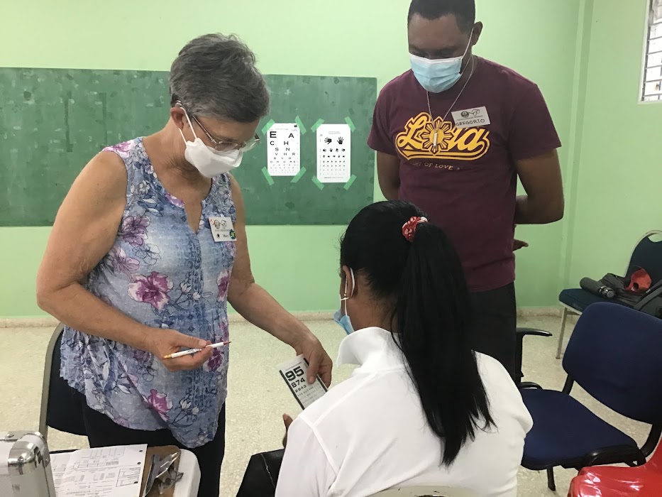 rayjonsc's tweet photo. The Rayjon Eyeglass Team is back in action on their first clinic post-pandemic to the Dominican Republic! On Day 1 they fitted 84 patients with prescription eyeglasses. 🥸🧐🤓🥳 https://t.co/u2RwVqsaOP