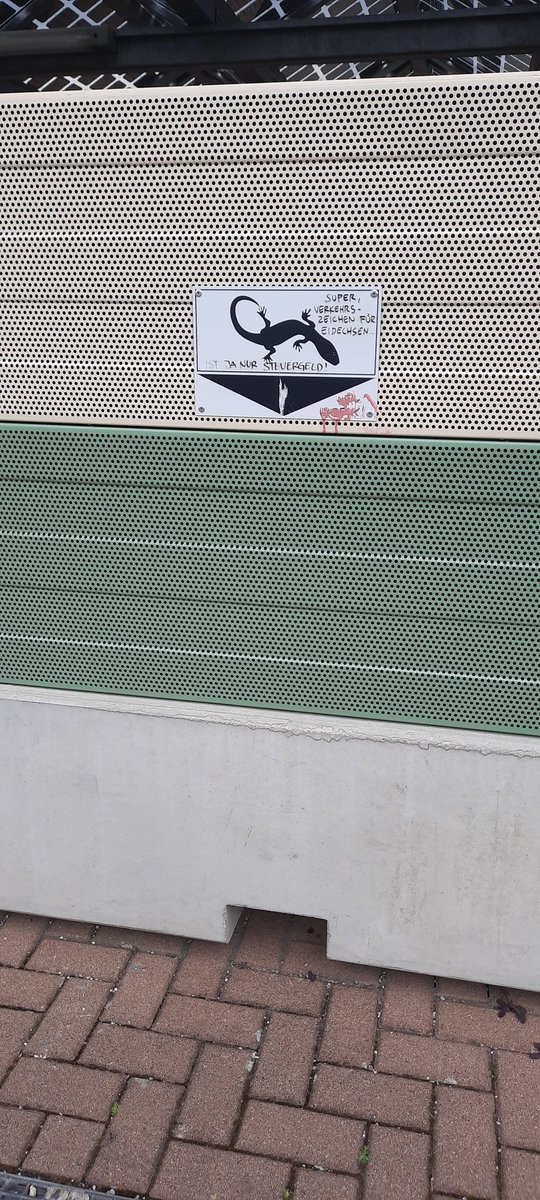 Hoffentlich können die Eidechsen zum Lesen den Kopf so weit in den Nacken legen 🤔
#allesgeregelt