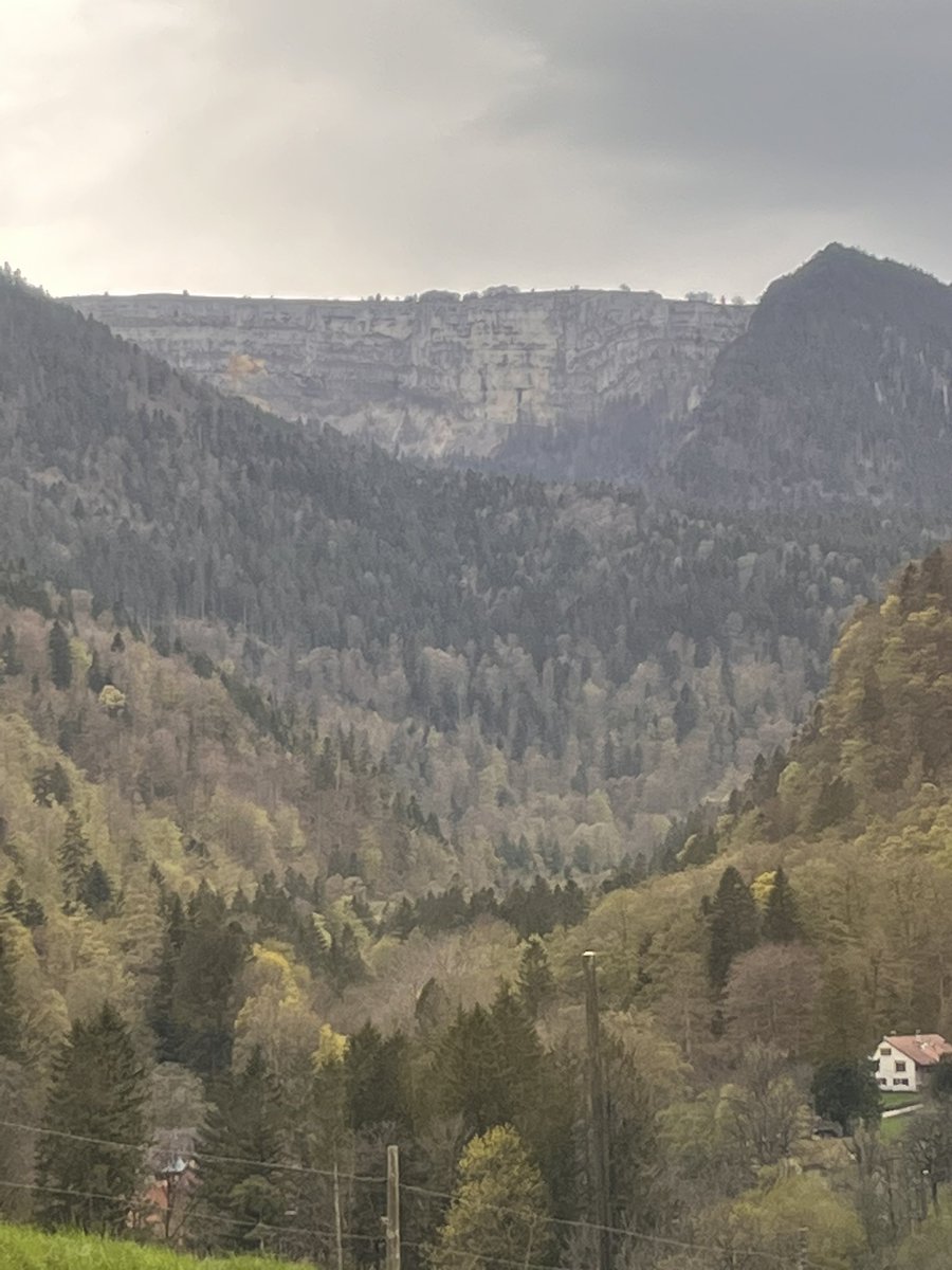 julmops's tweet photo. #Switzerland #valdetravers #creuxduvan https://t.co/zuyyCHBHVl