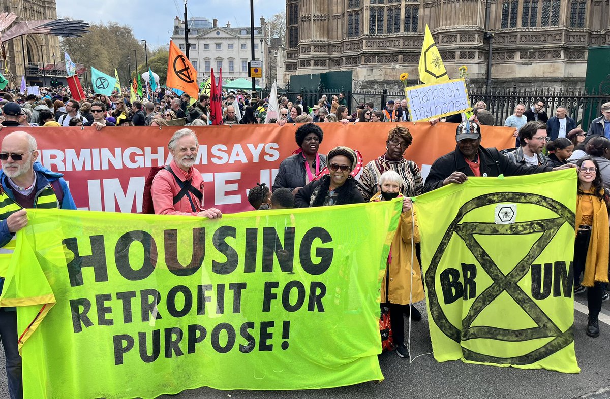 BrumCJC's tweet photo. Birmingham 💚 #TheBigOne #UniteToSurvive #EarthDay https://t.co/vnToZAn0zE