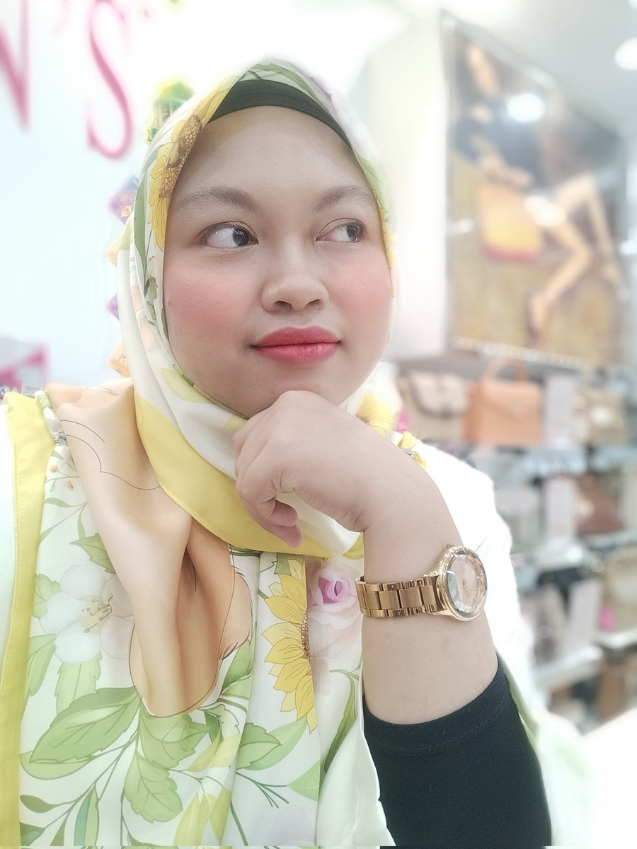 ainsoo_ainjun's tweet photo. I can't see the different 🤭
Kbye 🤣
#teamrayakuning #sijeuniraya #rayaperantau https://t.co/m8EusNZRc4