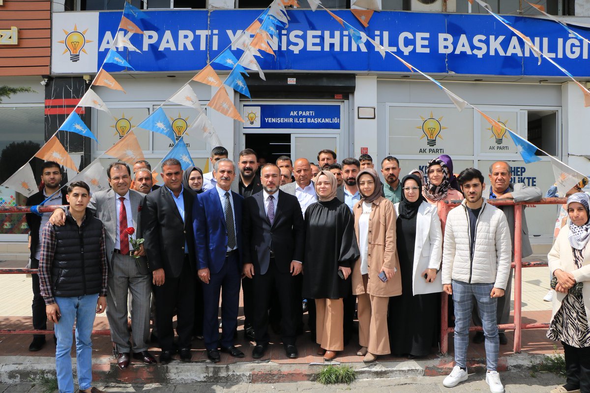 AK Parti Diyarbakır (@akpartidbakir) on Twitter photo 📍YENİŞEHİR
İl Başkanımız Sayın <a href="/mserifaydin/">M.Şerif AYDIN</a>, #RamazanBayramı münasebetiyle #Yenişehir İlçe Başkanlığımızı ziyaret ederek, Teşkilat Mensuplarımız ve Belediye Meclis üyelerimizin bayramlarını tebrik etti. 📍YENİŞEHİR
İl Başkanımız Sayın <a href="/mserifaydin/">M.Şerif AYDIN</a>, #RamazanBayramı münasebetiyle #Yenişehir İlçe Başkanlığımızı ziyaret ederek, Teşkilat Mensuplarımız ve Belediye Meclis üyelerimizin bayramlarını tebrik etti.