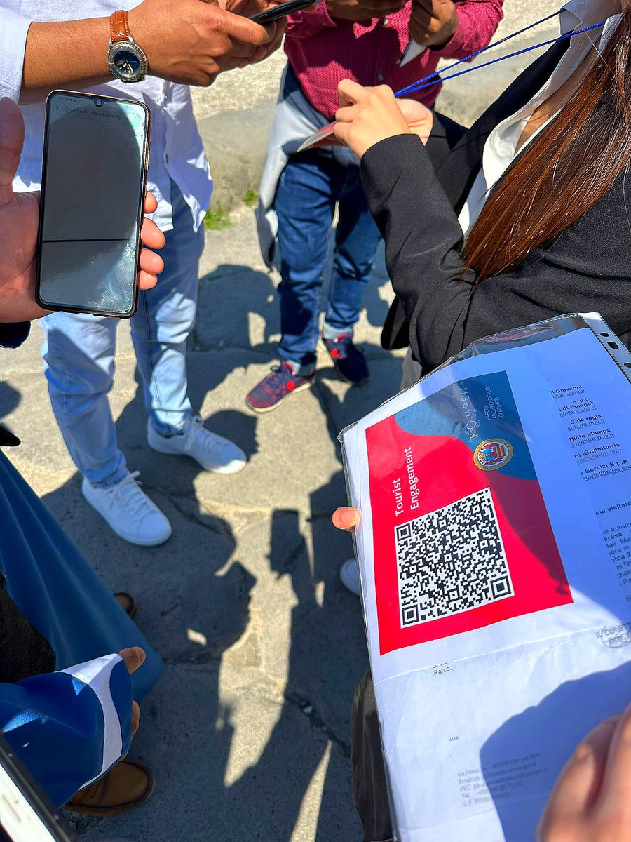 pompeii_sites's tweet photo. In queste ultime settimane, oggi e nei prossimi weekend un gruppo di ricerca del Dipartimento di Scienze Aziendali  @UniSalerno sta realizzando una ricerca on-field agli scavi di #Pompei per studiare l’esperienza di visita e il coinvolgimento dei turisti internazionali. https://t.co/wLf1fxeQHl