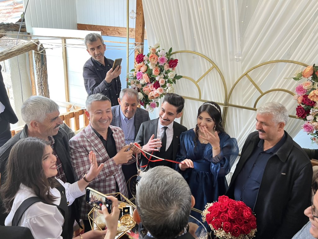 akifcorten's tweet photo. Feke Çandırlar Köyümüz Muhtarı amcam Bilal Çörten’in kızı #Sümeyye ve #Hanifi kardeşlerimizin Söz yüzüğünü Taktık…Bu vesileyle Hemşehrilerimizle Bayramlaşma imkanı bulduk.
Allah tamamına erdirsin… https://t.co/KS6sogwYS4