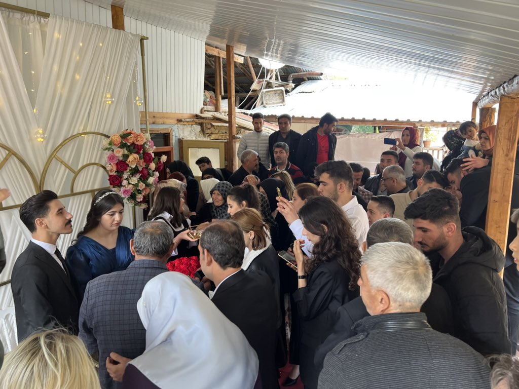 akifcorten's tweet photo. Feke Çandırlar Köyümüz Muhtarı amcam Bilal Çörten’in kızı #Sümeyye ve #Hanifi kardeşlerimizin Söz yüzüğünü Taktık…Bu vesileyle Hemşehrilerimizle Bayramlaşma imkanı bulduk.
Allah tamamına erdirsin… https://t.co/KS6sogwYS4