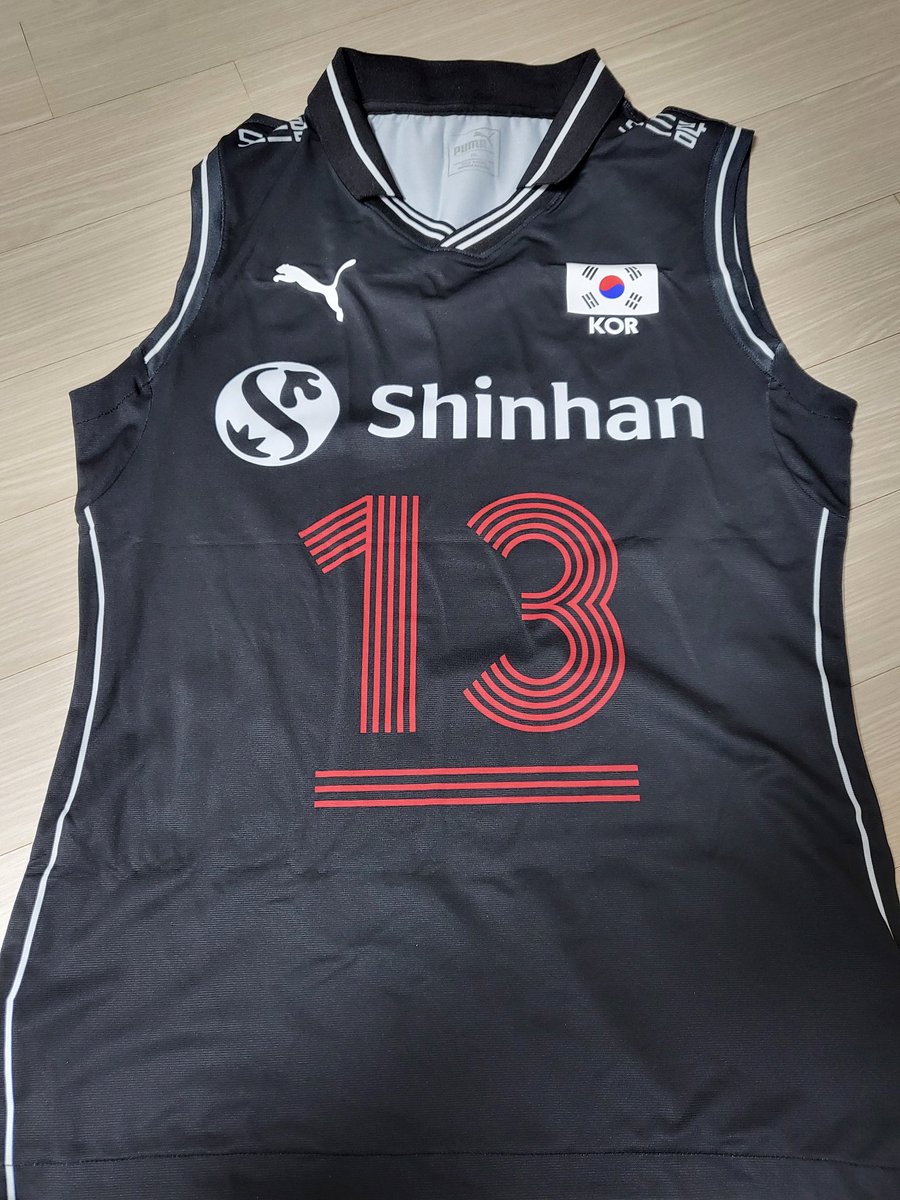 정아 집털이 기념!! 작년 국대 유니폼 이벤트 합니닼ㅋㅋㅋ 급번개 이벤트라서 오휴 10시 20분까지만 리트윗 해주신 분중에 추첨할게요!! 가보자곸ㅋㅋㅋㅋ