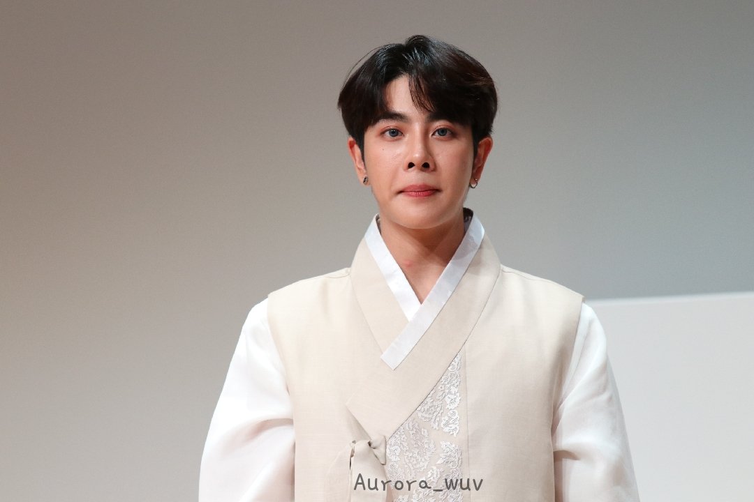 Aurora_wuv's tweet photo. 230422 GMM FANDAY FAN Meeting Preview 

신혼여행 갔다온 신혼부부👨‍❤️‍👨

#GMMTVFANDAY3 
#EMJDfandayxSEOUL #EarthMix https://t.co/MKad2iOjQd