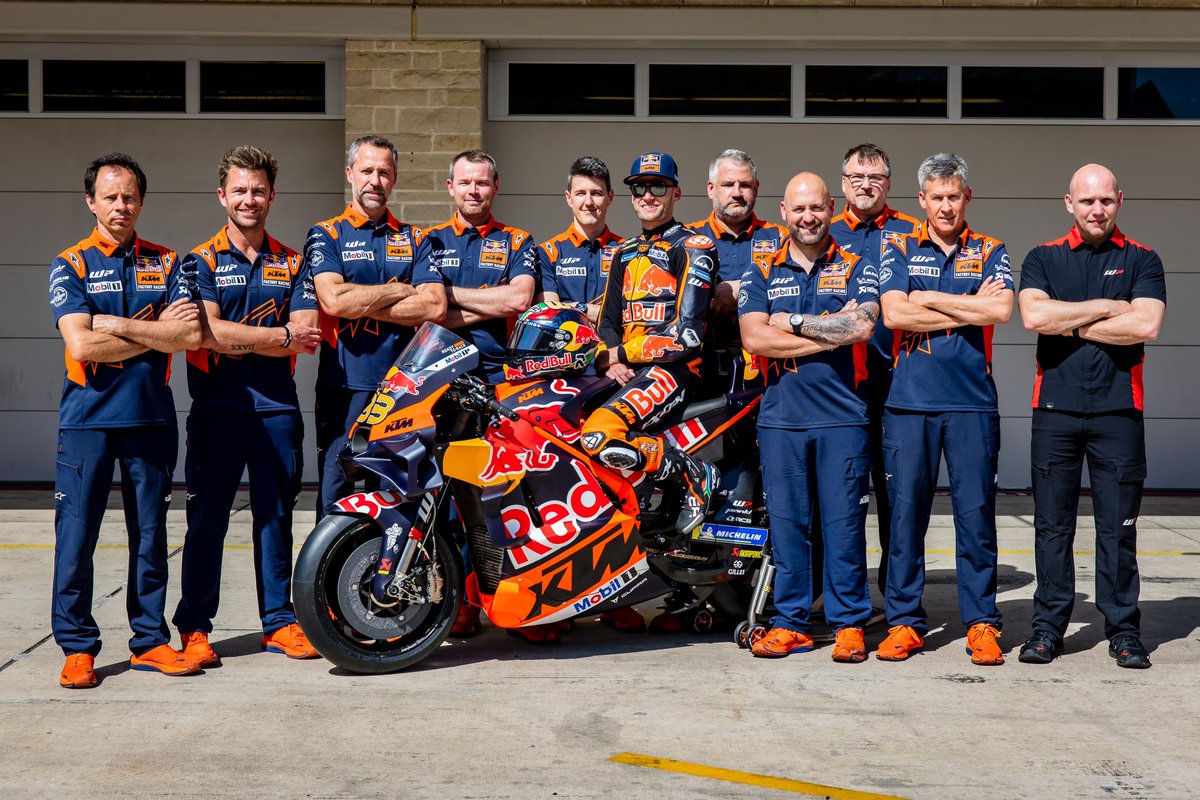 KTM_Racing's tweet photo. The people who make it all possible. 

Not forgetting our incredible individuals based back in Austria working tirelessly on our project. 👊

#KTM #ReadyToRace https://t.co/GL3hq7FBZw