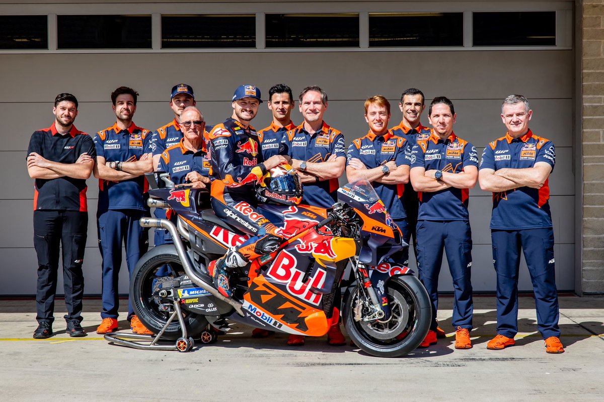 KTM_Racing's tweet photo. The people who make it all possible. 

Not forgetting our incredible individuals based back in Austria working tirelessly on our project. 👊

#KTM #ReadyToRace https://t.co/GL3hq7FBZw