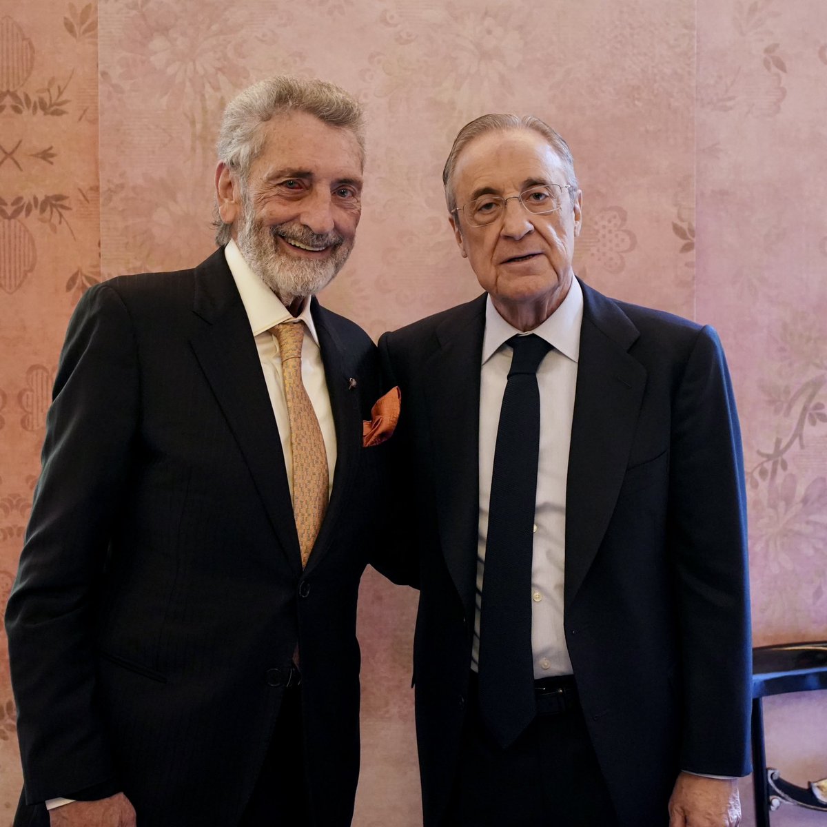 RCCelta's tweet photo. Comida de directivas entre el #RCCelta y el @realmadrid encabezadas por los presidentes de ambos clubes Carlos Mouriño y Florentino Pérez.
#RealMadridCelta https://t.co/BhoB5psG8L