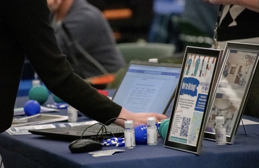 DeltaCollegiate's tweet photo. Dawn Little, Career Development and Employer Engagement Specialist for Delta College described hearing comments like, “Wow, this is so busy!” and spoke of her satisfaction with the participation in the Great Lakes Bay Job Fair from the community https://t.co/eGRAemG5C1