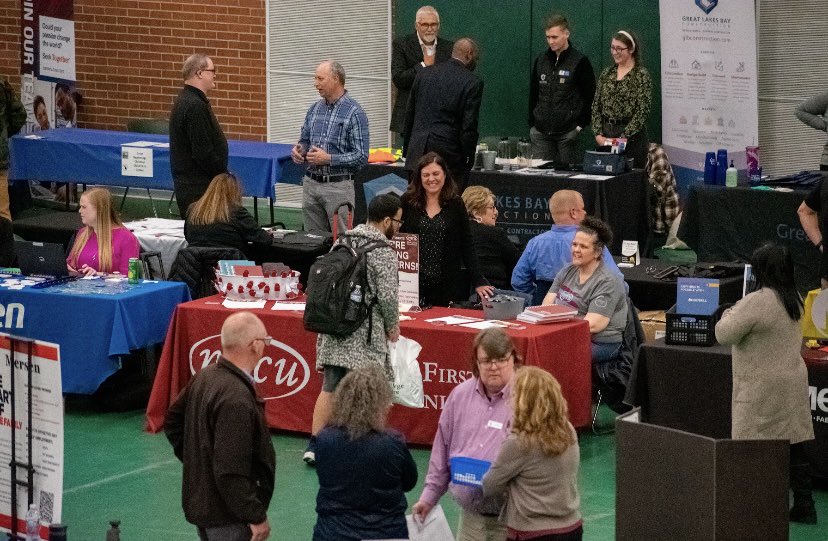DeltaCollegiate's tweet photo. Dawn Little, Career Development and Employer Engagement Specialist for Delta College described hearing comments like, “Wow, this is so busy!” and spoke of her satisfaction with the participation in the Great Lakes Bay Job Fair from the community https://t.co/eGRAemG5C1