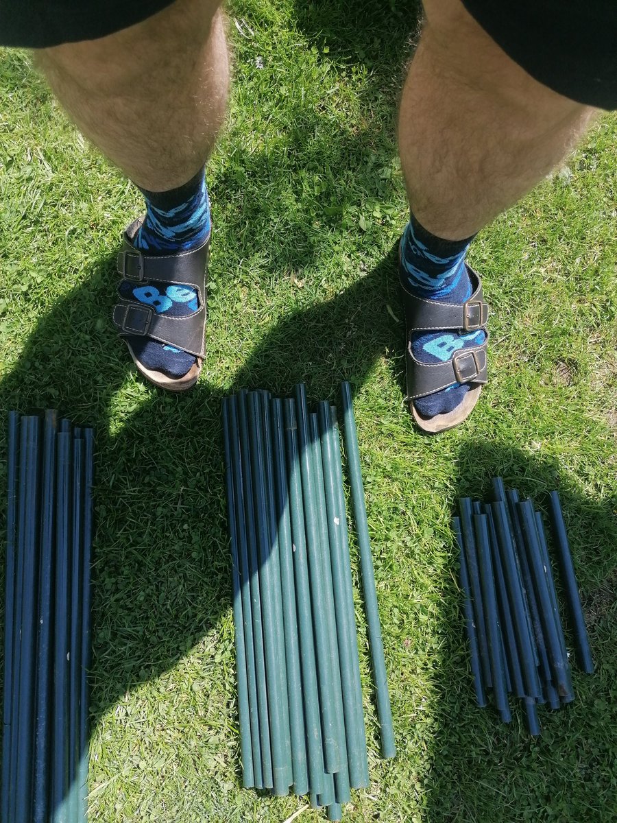 TomderZar's tweet photo. Make gardening great again 🌱
Und als guter Staatsbürger, nehme ich die österreichische Tradition des korrekten Freizeitoutfits selbstverständlich sehr ernst 😎
#garten #dailyfleets #garden #kleingarten #gartenlogbuch #wienliebe #wienmalanders #vienna #schrebergarten #april https://t.co/RKFFbdA3tJ