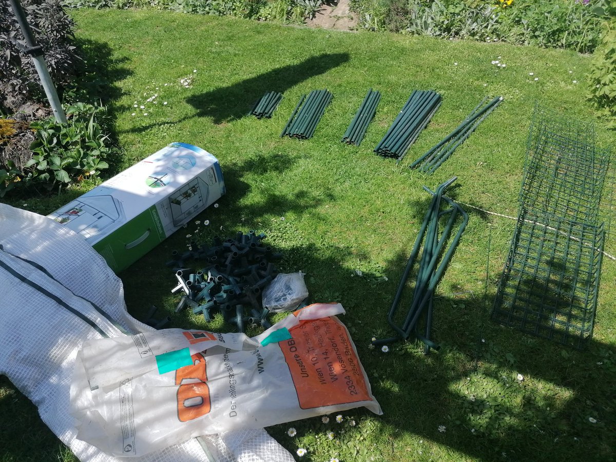 TomderZar's tweet photo. Make gardening great again 🌱
Und als guter Staatsbürger, nehme ich die österreichische Tradition des korrekten Freizeitoutfits selbstverständlich sehr ernst 😎
#garten #dailyfleets #garden #kleingarten #gartenlogbuch #wienliebe #wienmalanders #vienna #schrebergarten #april https://t.co/RKFFbdA3tJ