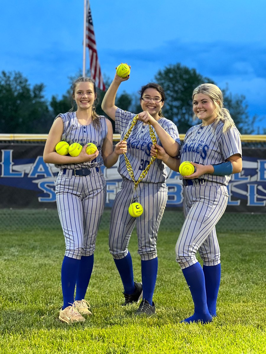 cosby_softball's tweet photo. Big night on the Hill last night with two district wins, these ladies all hit home runs! Lakelyn with the first of her high school career, Jaiden with her first ever, Ella hit 3 in the second game, with one being a grand slam!  Congratulations ladies… https://t.co/gkNeveLVAr